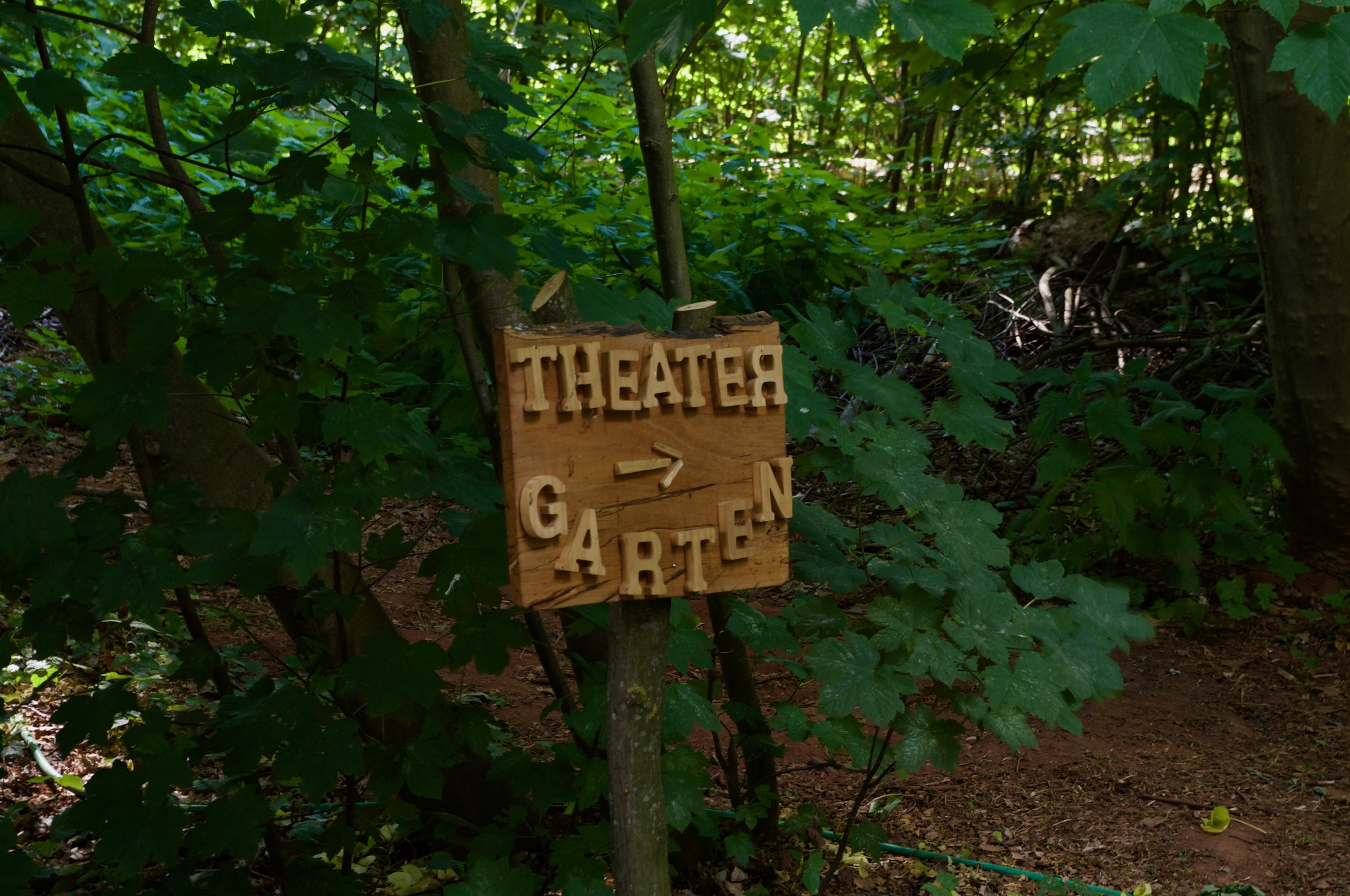 Theatergarten – Holzschild